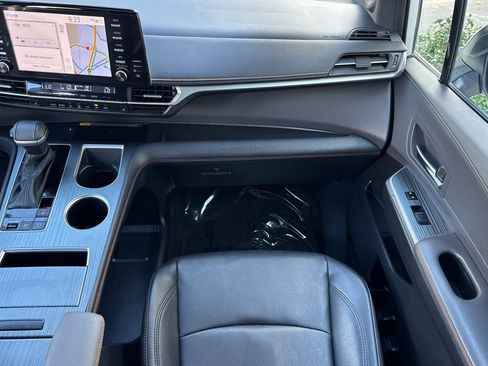 Used 2024 Toyota Sienna XSE AWD/4WD image 33