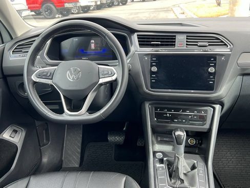 Used 2024 Volkswagen Tiguan SE AWD/4WD image 21