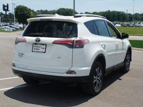 Used 2016 Toyota RAV4 LE FWD image 12