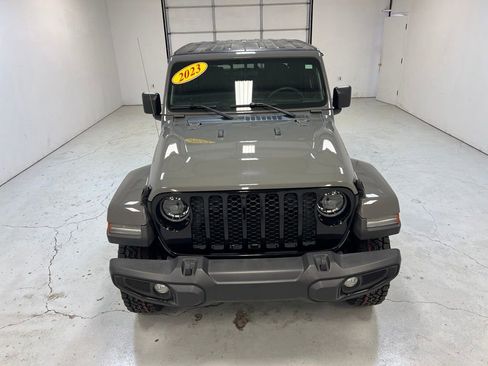 Used 2023 Jeep Gladiator Sport AWD/4WD image 7