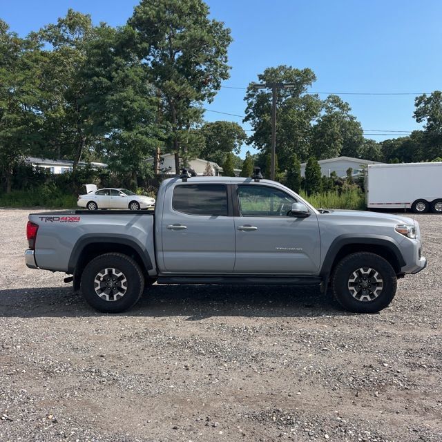 Used 2019 Toyota Tacoma TRD Off-Road AWD/4WD image 4