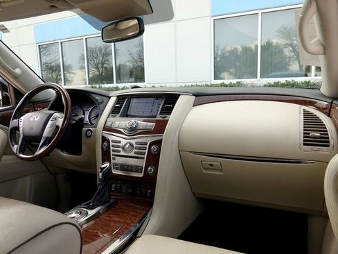 Used 2019 INFINITI QX80 Luxe w/ All-Season Package image 7