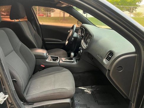 Used 2015 Dodge Charger SXT image 27