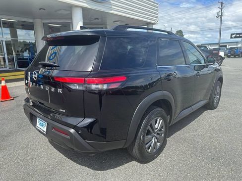 Used 2025 Nissan Pathfinder SV AWD/4WD image 2