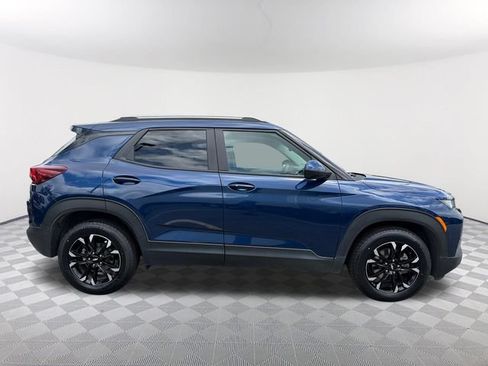 Used 2022 Chevrolet TrailBlazer LT w/ Convenience Package FWD image 4