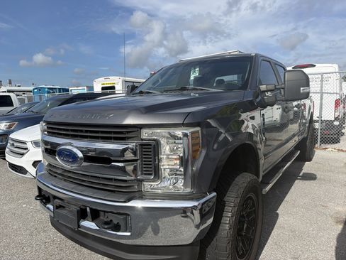 Used 2018 Ford F250 XL w/ STX Appearance Package AWD/4WD image 2
