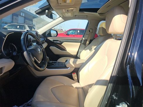 Used 2022 Toyota Highlander XLE image 14