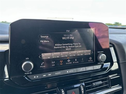 Used 2024 Nissan Pathfinder SV image 12