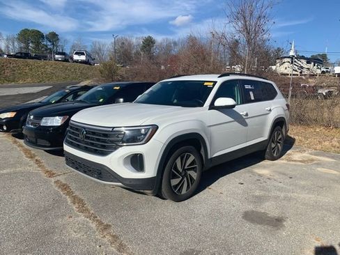 Used 2024 Volkswagen Atlas SE image 10