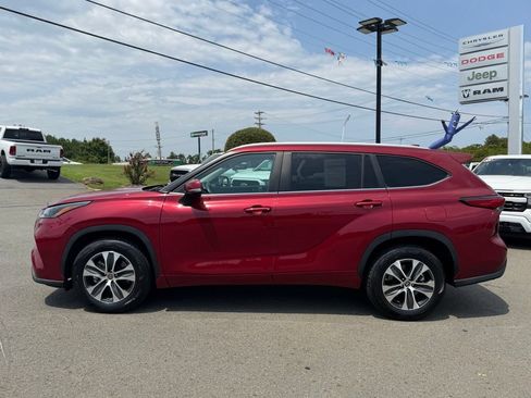 Used 2023 Toyota Highlander XLE FWD image 8