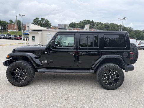 Used 2020 Jeep Wrangler Unlimited Sahara w/ Dual Top Group AWD/4WD image 4