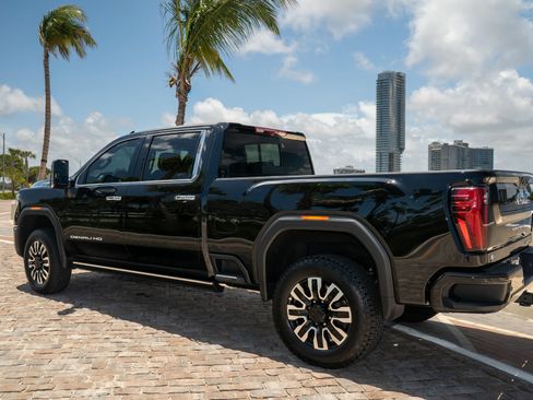 Used 2026 GMC Sierra 2500 Denali Ultimate AWD/4WD image 10