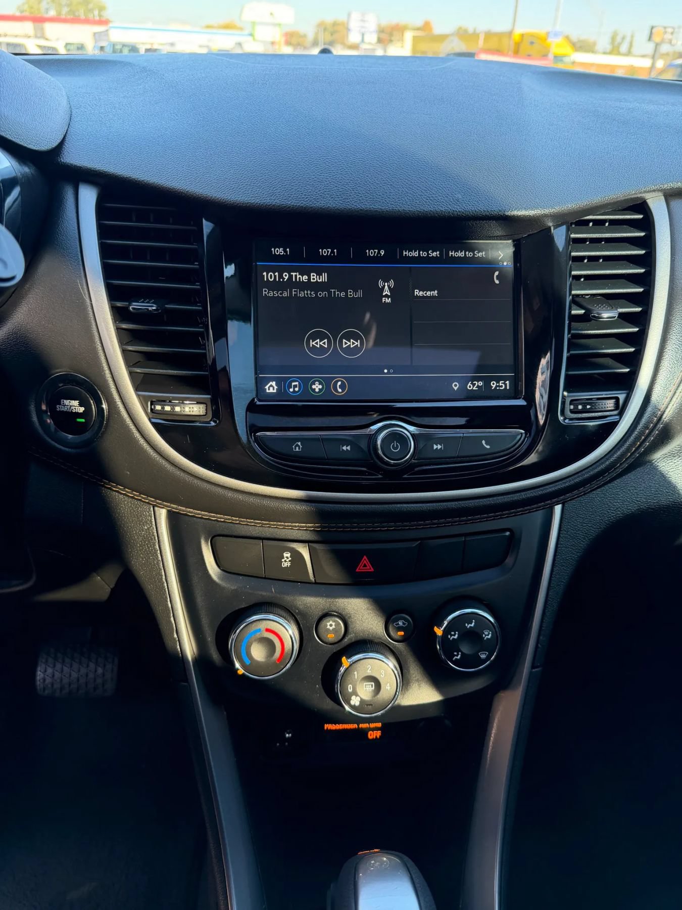 Used 2019 Chevrolet Trax LT w/ Sun & Sound Package AWD/4WD image 25