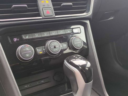 Used 2024 Volkswagen Taos SE image 17