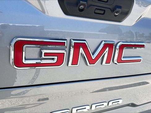 Used 2026 GMC Sierra 1500 SLT RWD image 30