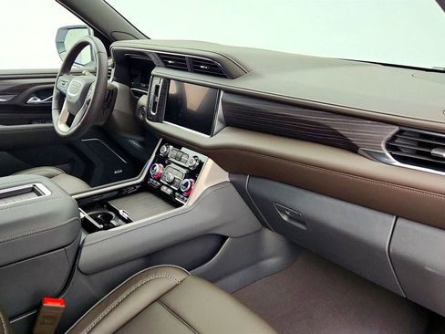 Used 2024 GMC Yukon Denali w/ Denali Reserve Package image 29