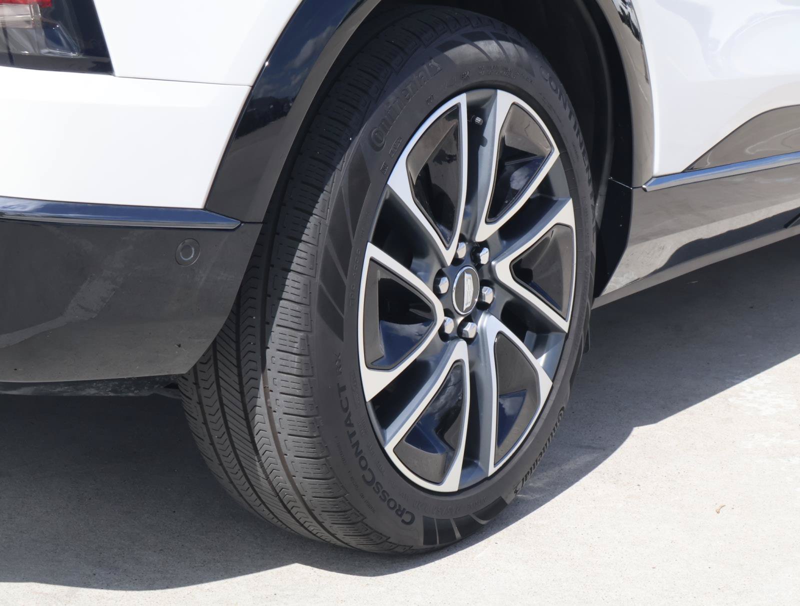 Certified 2025 Cadillac Optiq Sport 2 AWD/4WD image 12