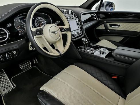 Used 2019 Bentley Bentayga AWD/4WD image 19