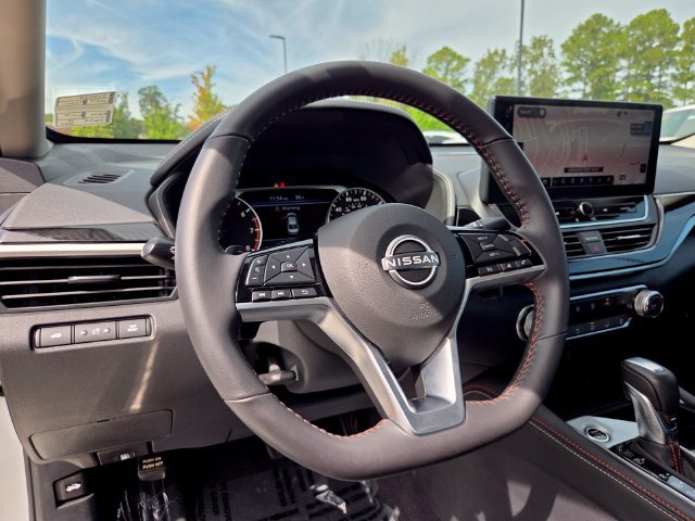 Used 2024 Nissan Altima 2.5 SR w/ SR Premium Package FWD image 10