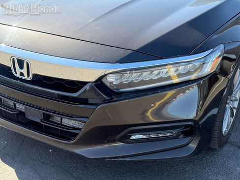 Used 2018 Honda Accord Touring image 9