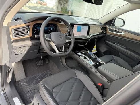 New 2026 Volkswagen Atlas SE image 2