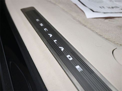 Certified 2025 Cadillac Escalade Sport Platinum image 1