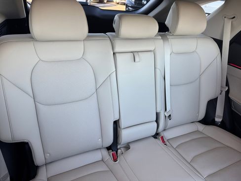 Used 2026 Genesis GV70 2.5T Select image 18