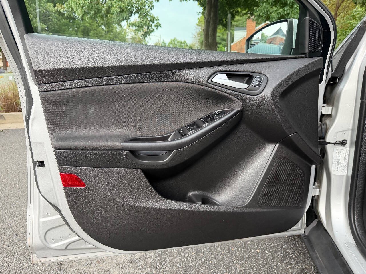 Used 2015 Ford Focus SE w/ SE Cold Weather Package FWD image 12