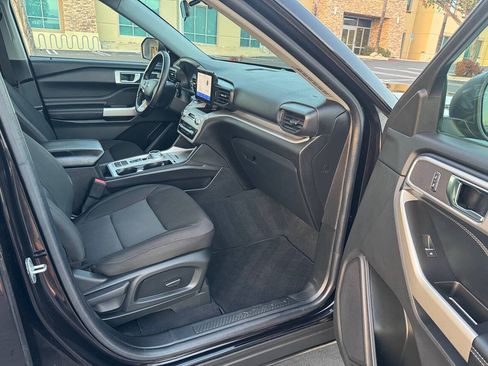 Used 2022 Ford Explorer XLT RWD image 10