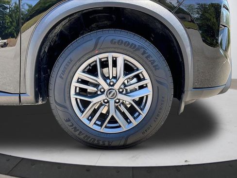 Used 2024 Nissan Rogue S FWD image 34