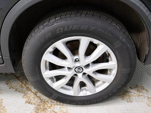 Used 2018 Nissan Rogue SV image 18