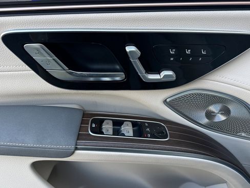 New 2026 Mercedes-Benz EQS 550 4MATIC SUV image 12