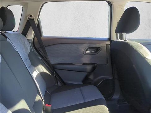 Used 2023 Nissan Rogue SV image 16