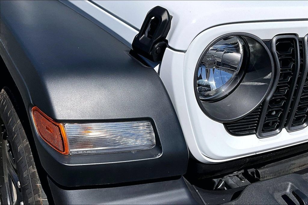 Certified 2025 Jeep Wrangler Sport AWD/4WD image 28