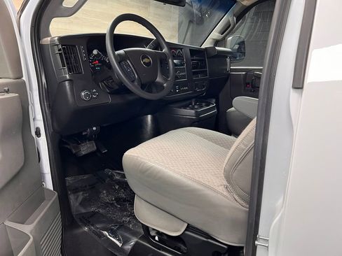 Used 2025 Chevrolet Express 2500 w/ Driver Convenience Package RWD image 3