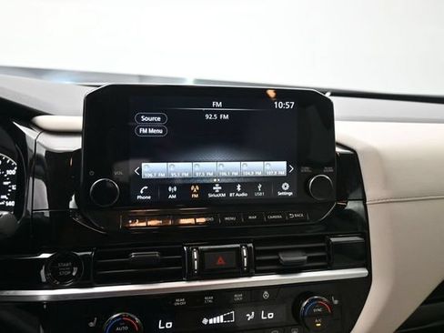 Used 2025 Nissan Pathfinder SL FWD image 48