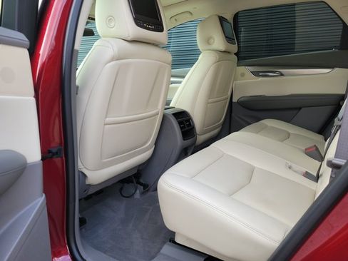 Used 2017 Cadillac XT5 Premium Luxury FWD image 16