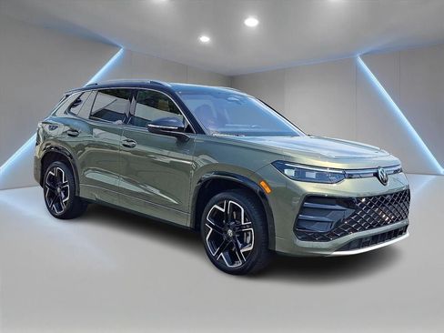 Certified 2025 Volkswagen Tiguan SEL R-Line AWD/4WD image 3