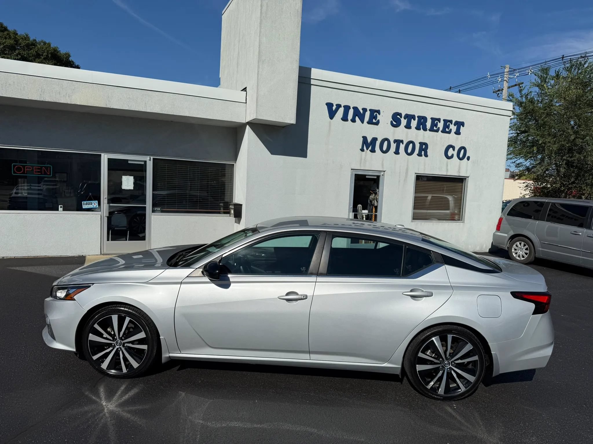 Used 2021 Nissan Altima 2.5 SR FWD image 4