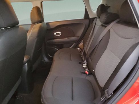 Used 2017 Kia Soul + image 6