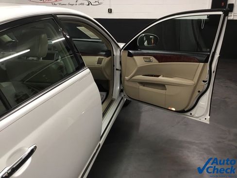 Used 2011 Toyota Avalon Limited image 38