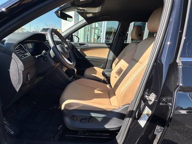 Used 2023 Volkswagen Tiguan SE AWD/4WD image 22