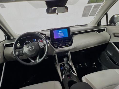 Used 2025 Toyota Corolla Cross L FWD image 30