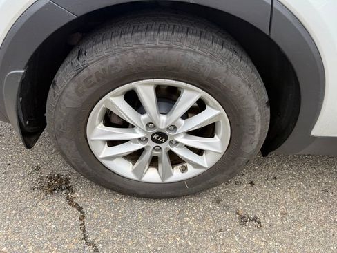 Used 2019 Kia Sorento AWD w/ LX Convenience Package image 14
