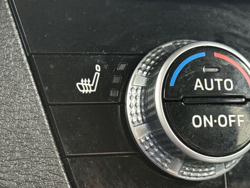 Used 2024 Mitsubishi Outlander SE Black Edition image 14