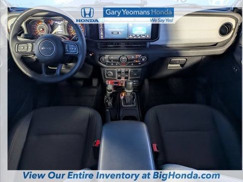Used 2025 Jeep Wrangler Unlimited Sport AWD/4WD image 16