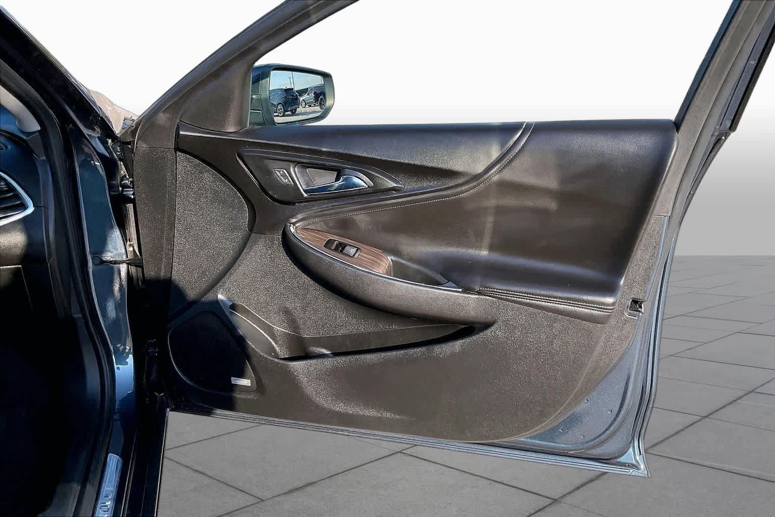 Used 2020 Chevrolet Malibu Premier FWD image 19