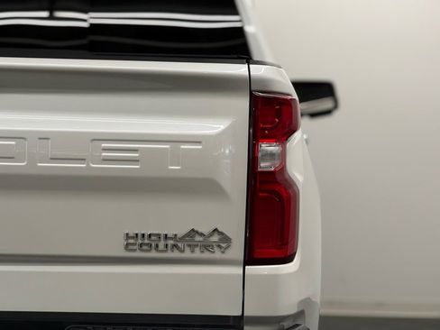 Used 2021 Chevrolet Silverado 1500 High Country w/ Technology Package image 8