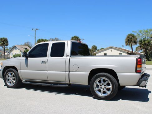 Used 2006 GMC Sierra 1500 W/T w/ Light Duty Power Package image 4