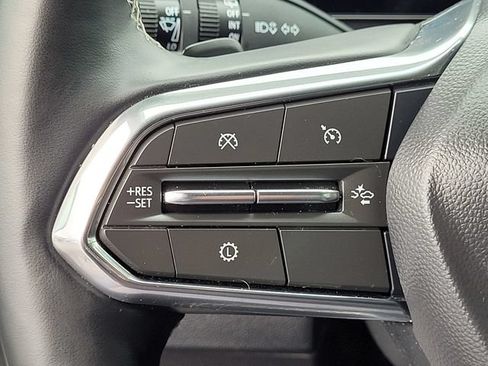 Used 2025 Chevrolet Traverse LT FWD image 24